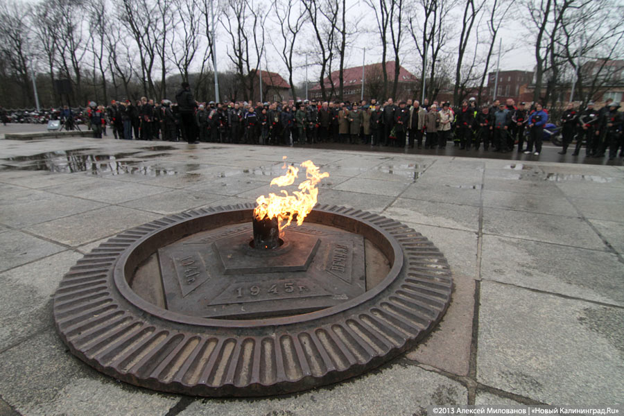 «С венком и шумом на Бранёво»: калининградская делегация отправилась в Польшу