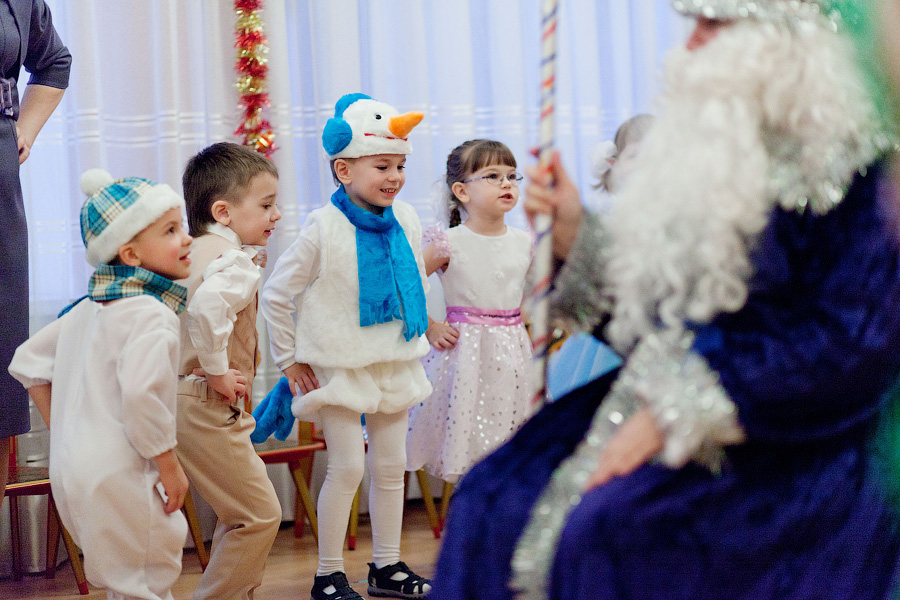 “Обычная сказка”: фоторепортаж с новогоднего утренника в детском саду