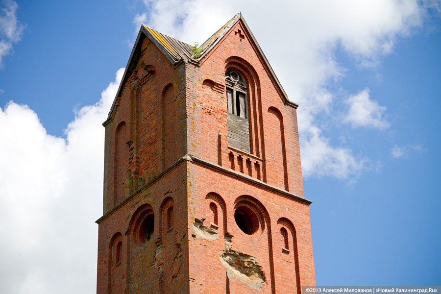 Осколки и ласточки: частично восстановленная кирха в Большой Поляне заброшена РПЦ