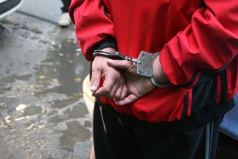 Полицейские задержали грабителя, укравшего у женщины сумочку со 172 тыс рублей