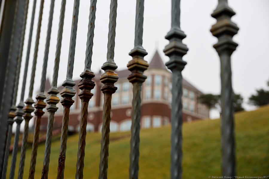 Тройной удар: состояние променада в Пионерском ухудшилось после зимних штормов (фото)