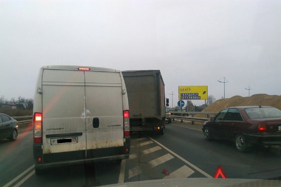 Из-за ДТП с участием грузовика и микроавтобуса затруднено движение на «берлинке»