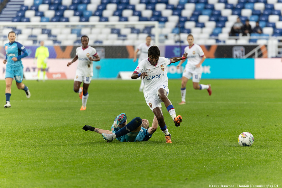 «Дерби двух столиц»: как футболистки ЦСКА обыграли «Зенит» на «Ростех Арене» (фото)