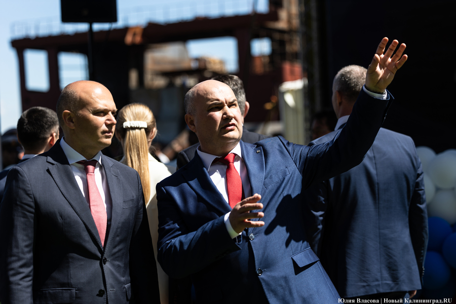 Флагман ВМФ России: в Калининграде спустили на воду большой десантный корабль (фото)