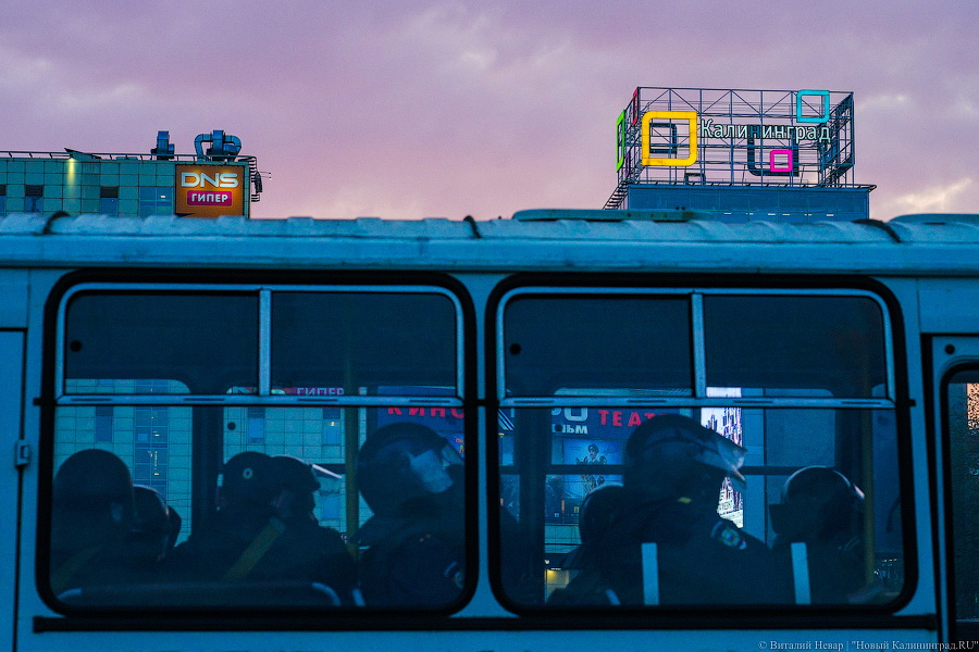 «Свободу политзаключенным»: как прошла акция сторонников Навального в Калининграде (фото)