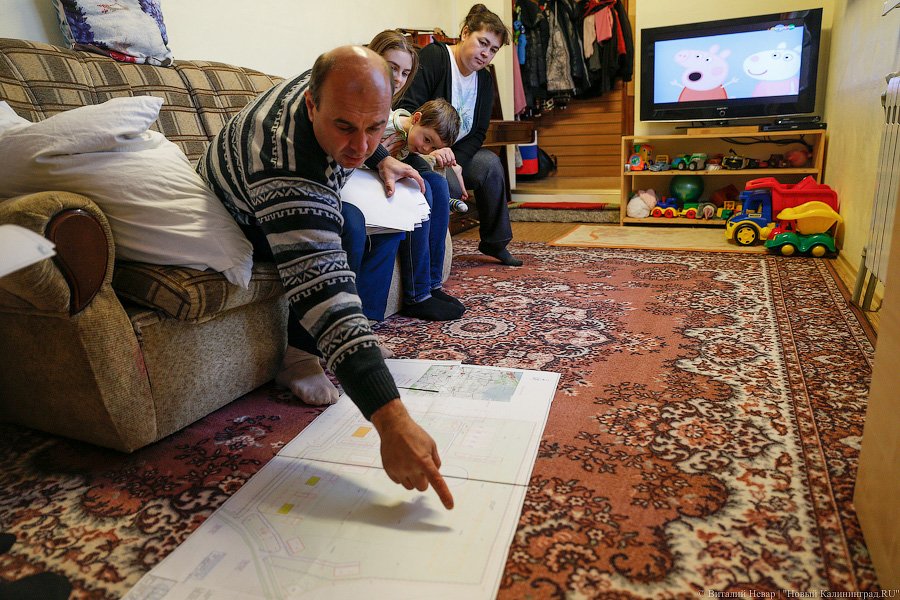 ЛЭП над головой: через дом многодетной семьи ведут электричество в «Храброво»