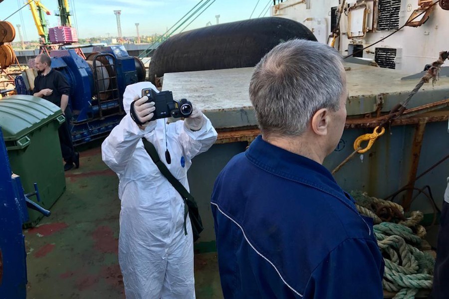 Санитарный контроль: опубликованы фото с борта «коронавирусного» траулера