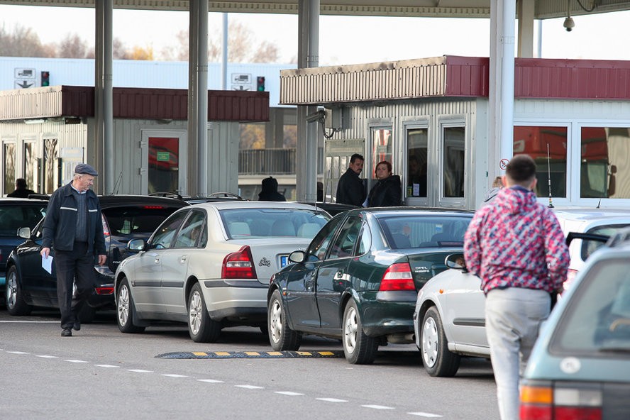 Калининградцы стали реже ездить в Европу на машинах и чаще на автобусах