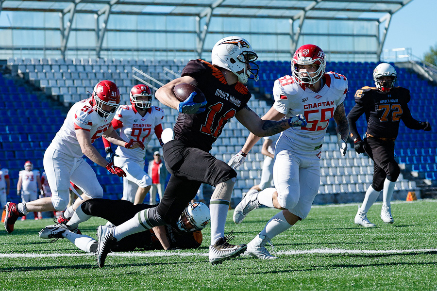 Пролёт «Ястребов»: как в Калининграде сыграли в американский футбол (фото)