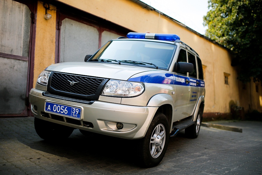 В Калининграде сотрудники полиции поймали рецидивиста за кражу из автомобиля