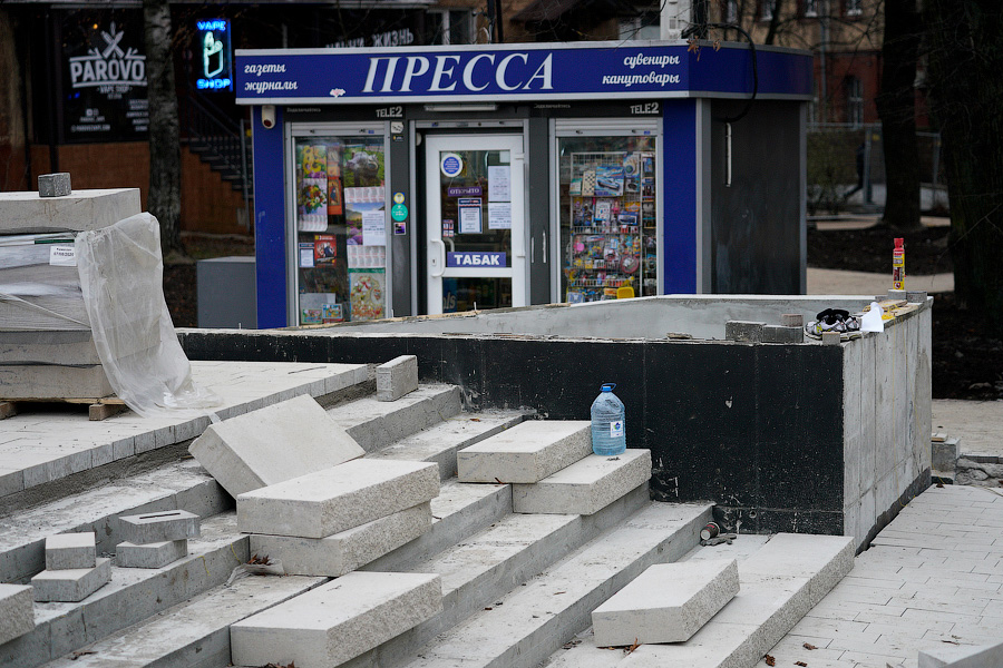 Объять необъятное: что происходит на ул. Рокоссовского, где никак не завершится ремонт (фото)