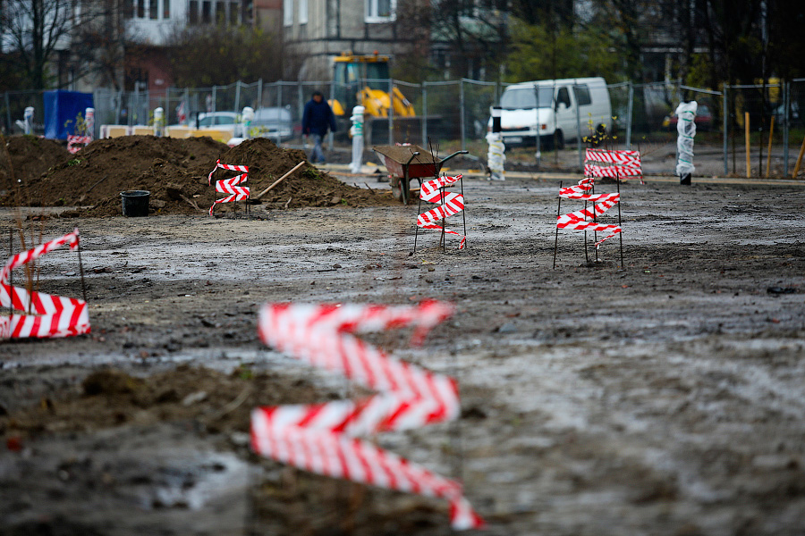 В грязь: Цуканов и Ярошук проверили Памятник балтийцам и набережную Трибуца