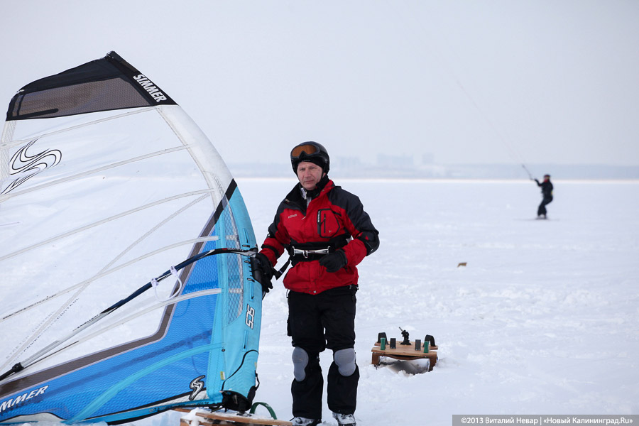 «Без тормозов»: репортаж с соревнований по сноукайтингу и айсбордингу