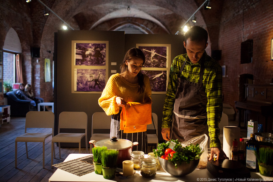 Суп с горошком и «янтарные» роллы:  «International lunch» в «Воротах»