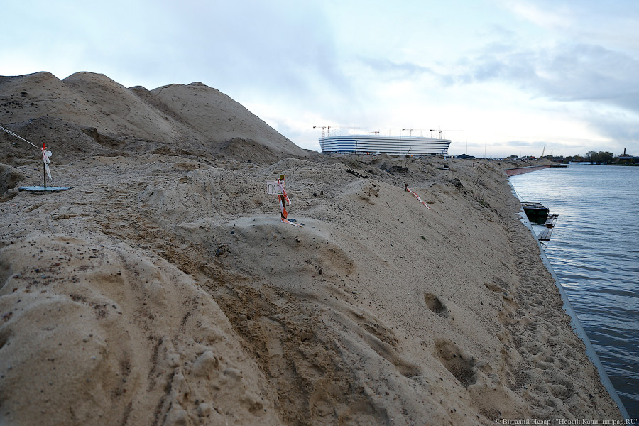 И Остров плывет: что происходит в «сезон дождей» у нового стадиона