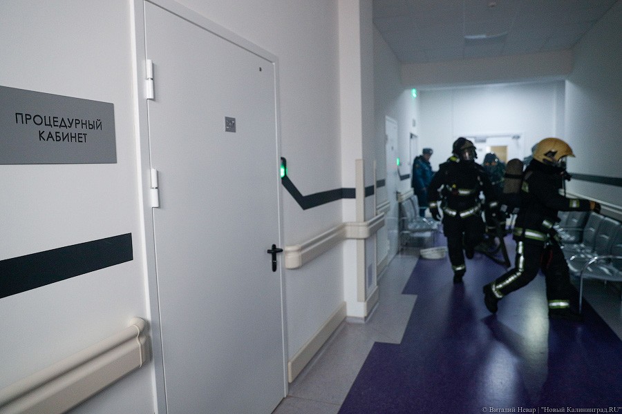 Полеты наяву: сотрудники МЧС «потушили» отделение микрохирургии глаза