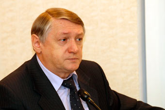 Фролов: за 5 лет зарплата чиновников снизилась на 32,9% 