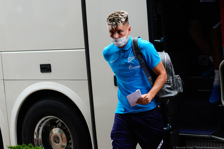 Суперкубок надежды: команды «Локомотив» и «Зенит» прибыли в Калининград (фото)