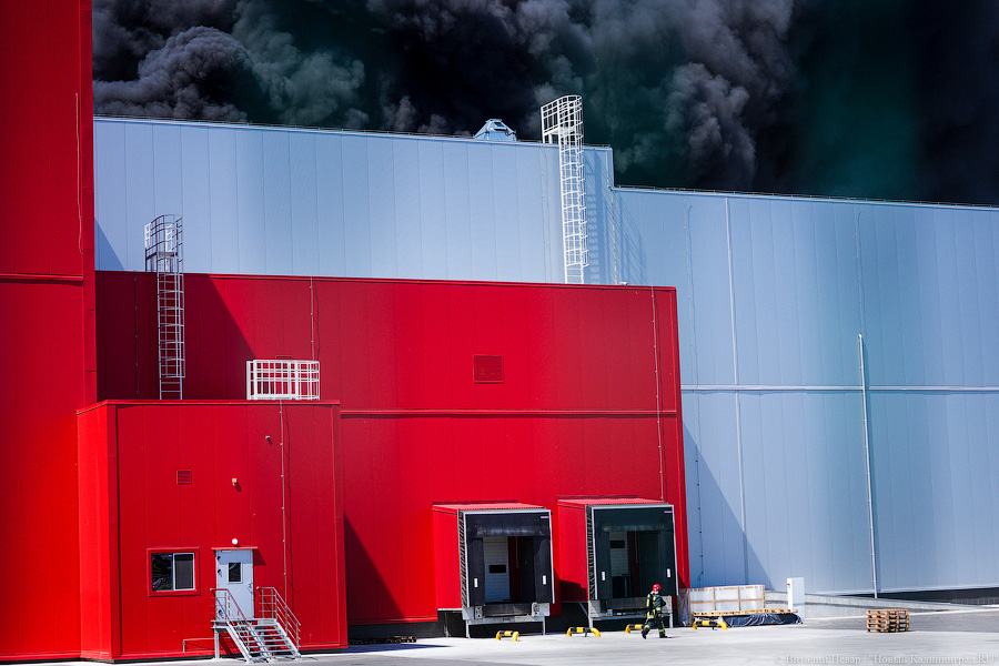 Пожар на заводе «Мираторга» в Калининграде: фоторепортаж «Нового Калининграда»