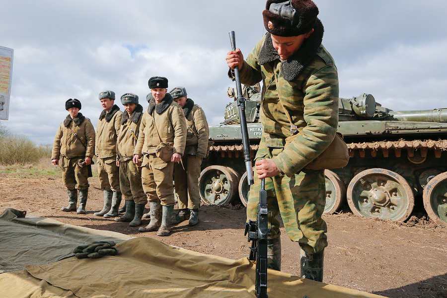 Быстрый и точный: в Калининградской области танкисты готовятся к биатлону