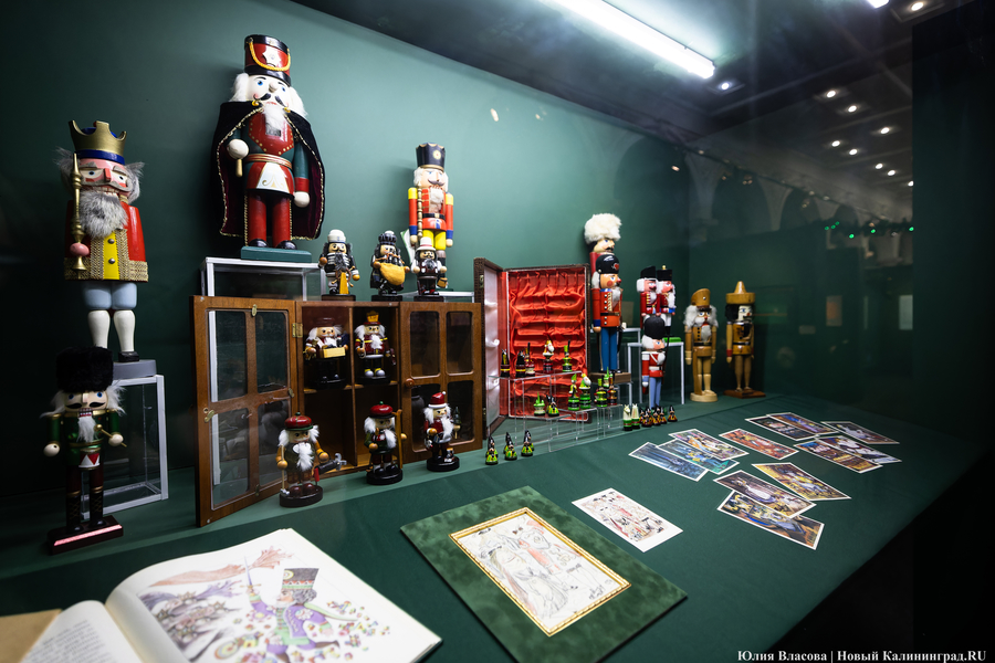 Символы Рождества и мир Гофмана: в Музее искусств открыли новогодний проект (фото)