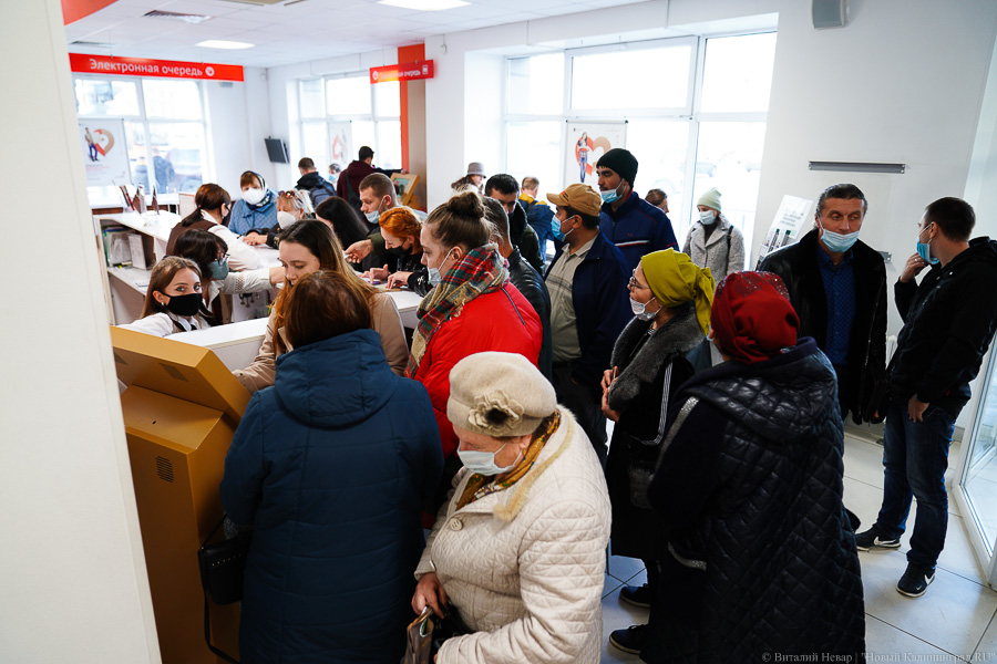 Вне зоны ковид-фри: что происходит в МФЦ на площади Победы после новых ограничений