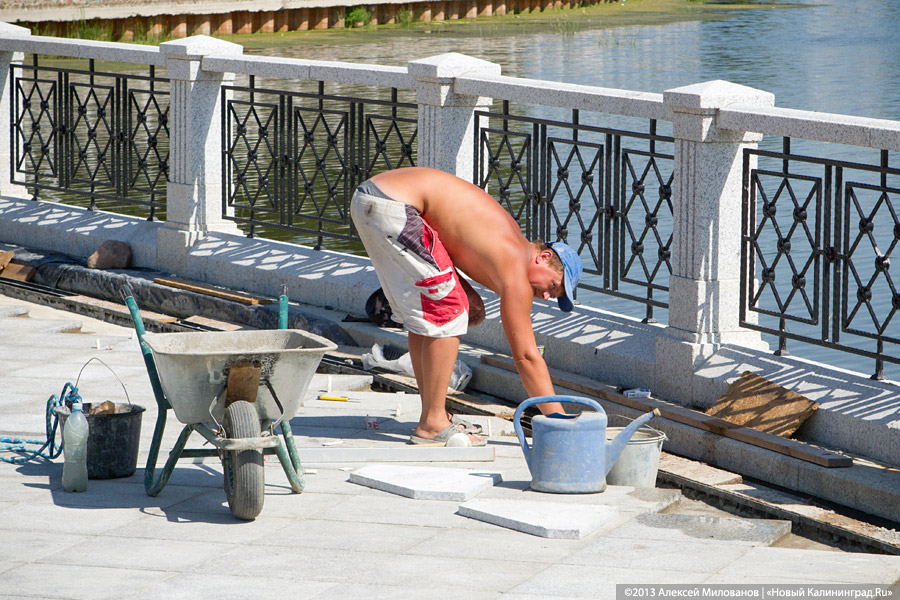 С собакой-улыбакой: Ярошук вновь пообещал завершить реконструкцию набережной Верхнего озера