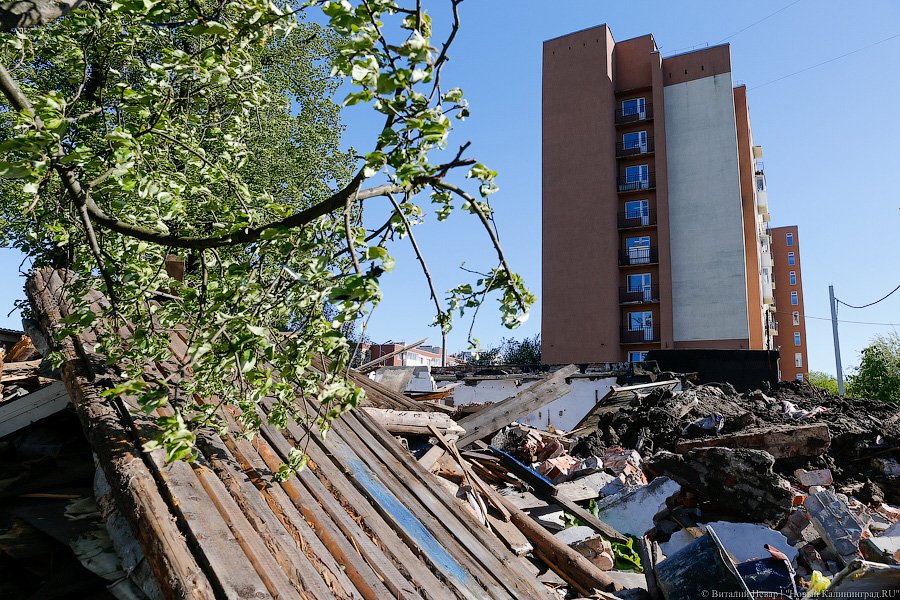«Долго сопротивлялись»: в Калининграде снесли мешающие детсаду гаражи (фото)