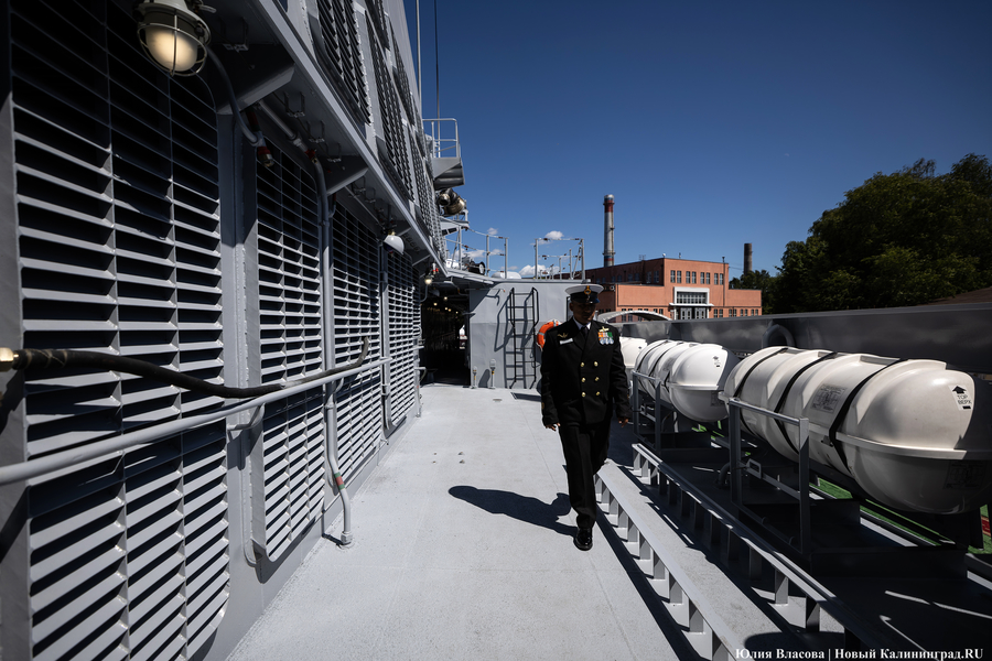 «Меч» для Индии: в Калининграде передали индийским ВМС фрегат с завода «Янтарь» (фото)