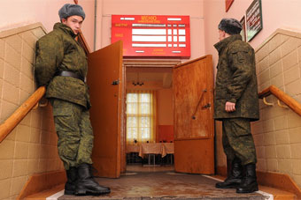 Медведев хочет дать абитуриентам отсрочку от армии