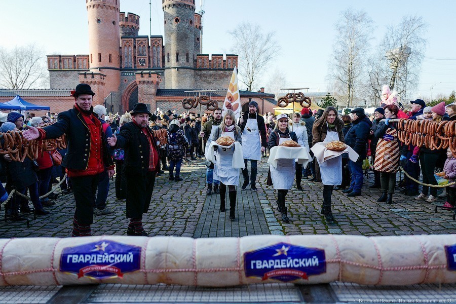 Тот же праздник, только в профиль: День длинной колбасы прошёл на новом месте
