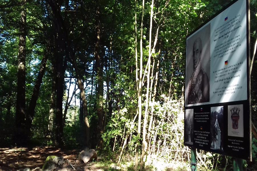 Калининградские волонтеры привели в порядок место захоронения генерала фон Бюлова (фото)