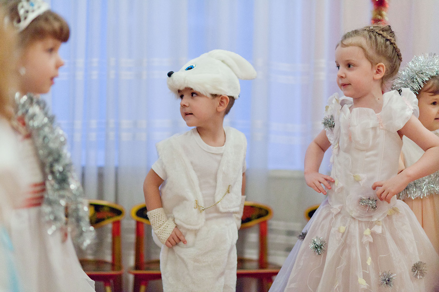 “Обычная сказка”: фоторепортаж с новогоднего утренника в детском саду