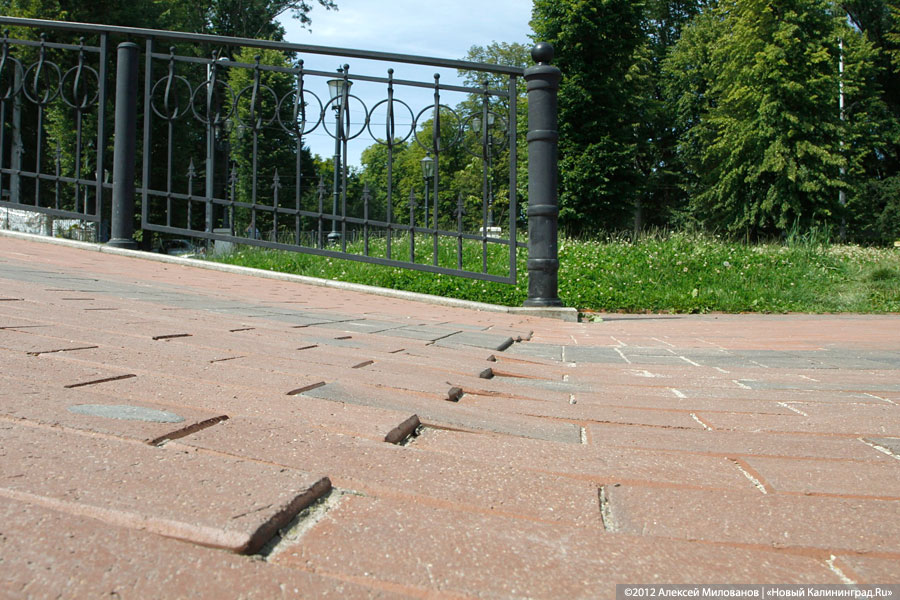 «Провал провалился»: в состоянии набережной Верхнего озера оказались виноваты все