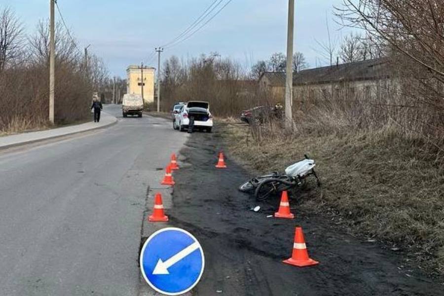 В Гвардейске скутерист без прав сбил велосипедиста (фото)