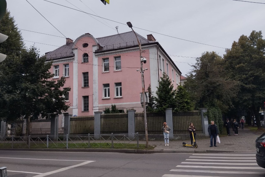 На ул. Невского хотят демонтировать историческую ограду для расширения тротуара (фото)