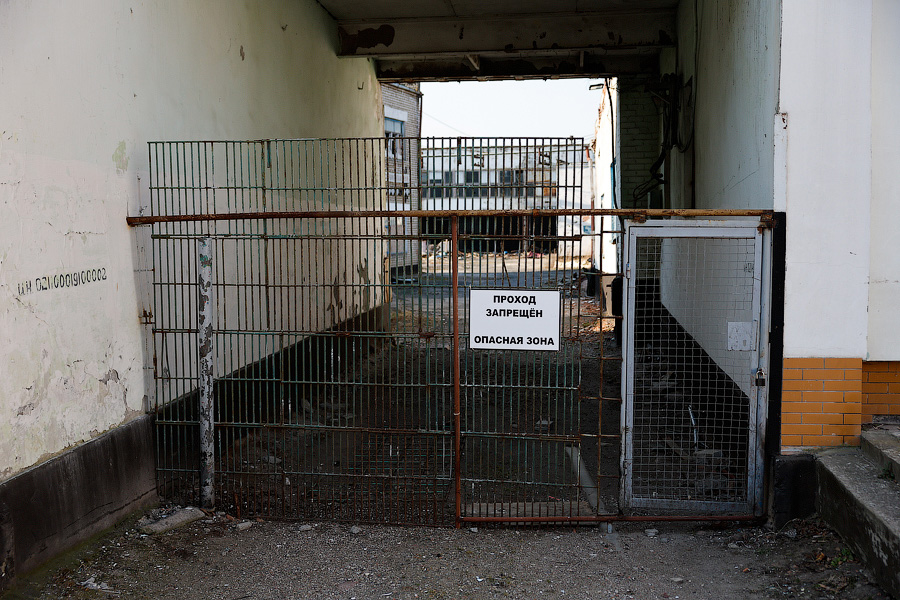 Домик из волчьих черепов: колония в замке Тапиау глазами бывшего политзаключённого (фото)