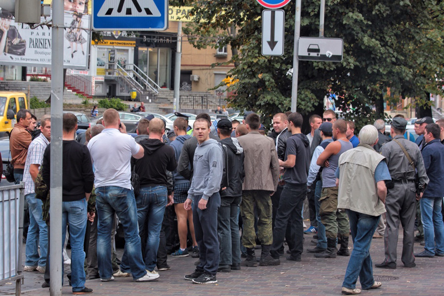 Протест протесту: на митинге против войны на Украине потасовку разнимал ОМОН