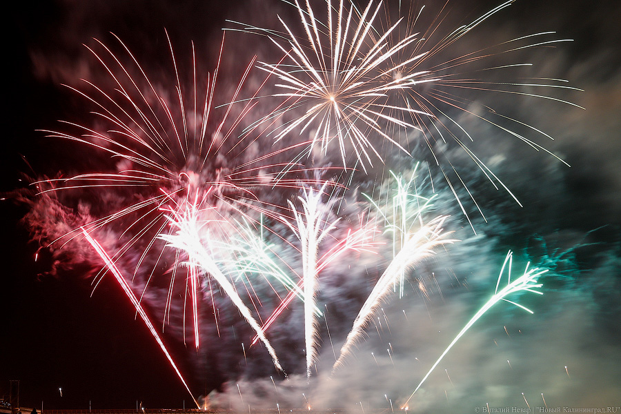 Небо, море и огни: в Зеленоградске стартовал чемпионат фейерверков