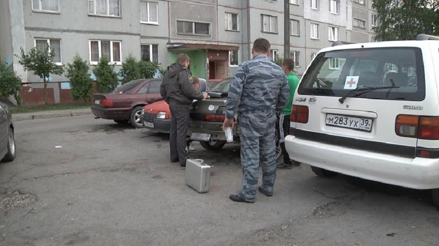 В Правдинске юноша угнал машину, чтобы поехать к девушке, и попал в аварию (фото)