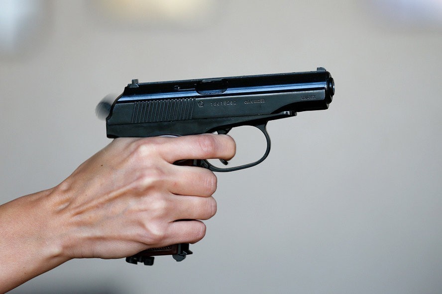 Советчанин с пистолетом угрожал посетителям банка