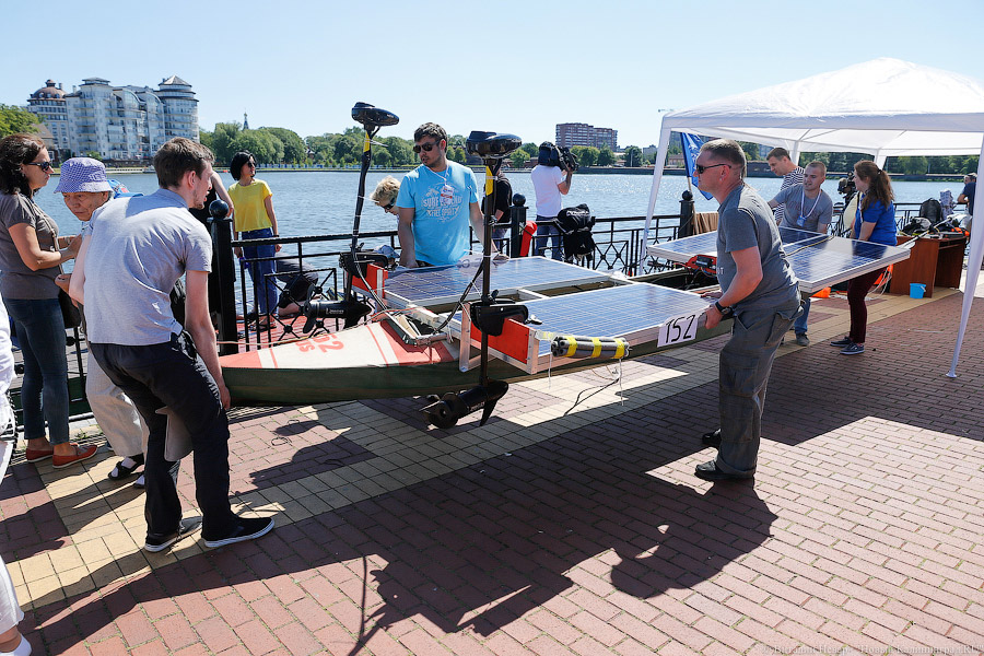 Стартовали: в Калининграде прошли соревнования лодок на солнечных батареях