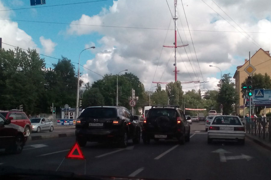 Движение по Советскому проспекту Калининграда затруднено из-за ДТП (фото)