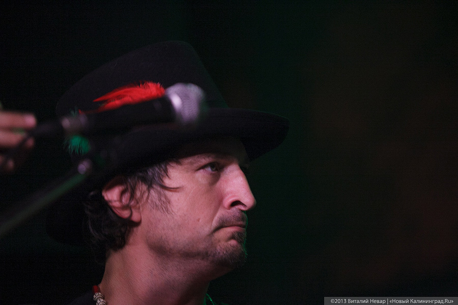 Арлекин, Пьеро и танцы с бубном: в Калининграде прошел концерт группы «Ундервуд»