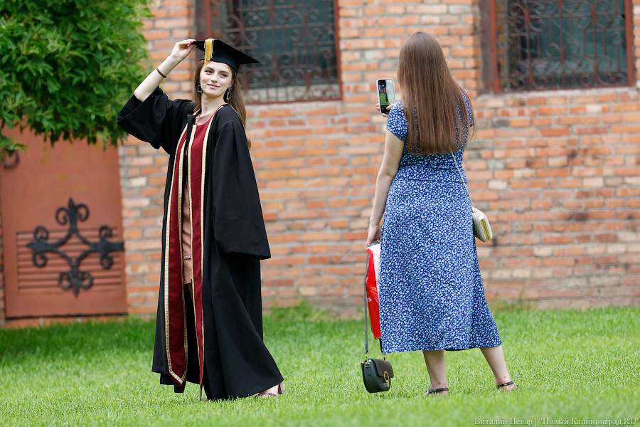 Диплом — и точка: выпуск студентов БФУ им. Канта в Кафедральном соборе (фото)