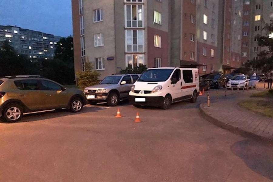 В Калининграде микроавтобус сбил 3-летнюю девочку (фото)