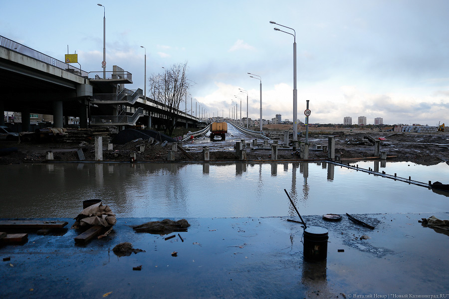 И Остров плывет: что происходит в «сезон дождей» у нового стадиона