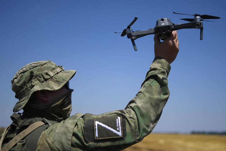 На Балтфлоте показали, как операторы FPV-дронов отрабатывают ликвидацию целей (видео)