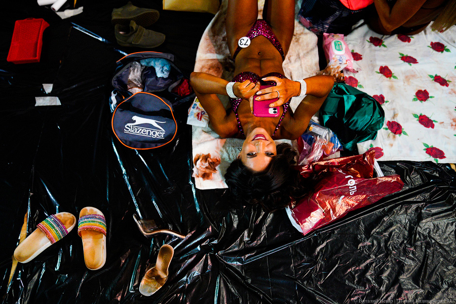 Мышцы в стразах: в Калининграде прошёл кубок региона по бодибилдингу (фото)