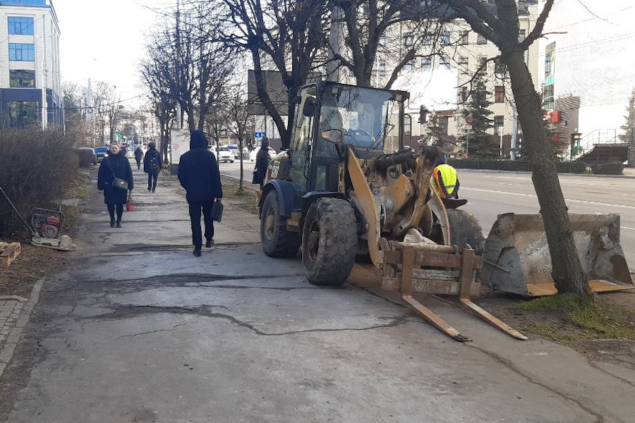 Парковки перед «Маяком» не будет: в Калининграде начинается ремонт улицы Театральной